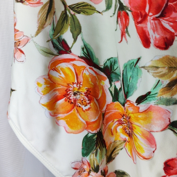 White & floral one-piece swimsuit by CUPSHE in size XL - Picture 10 of 16